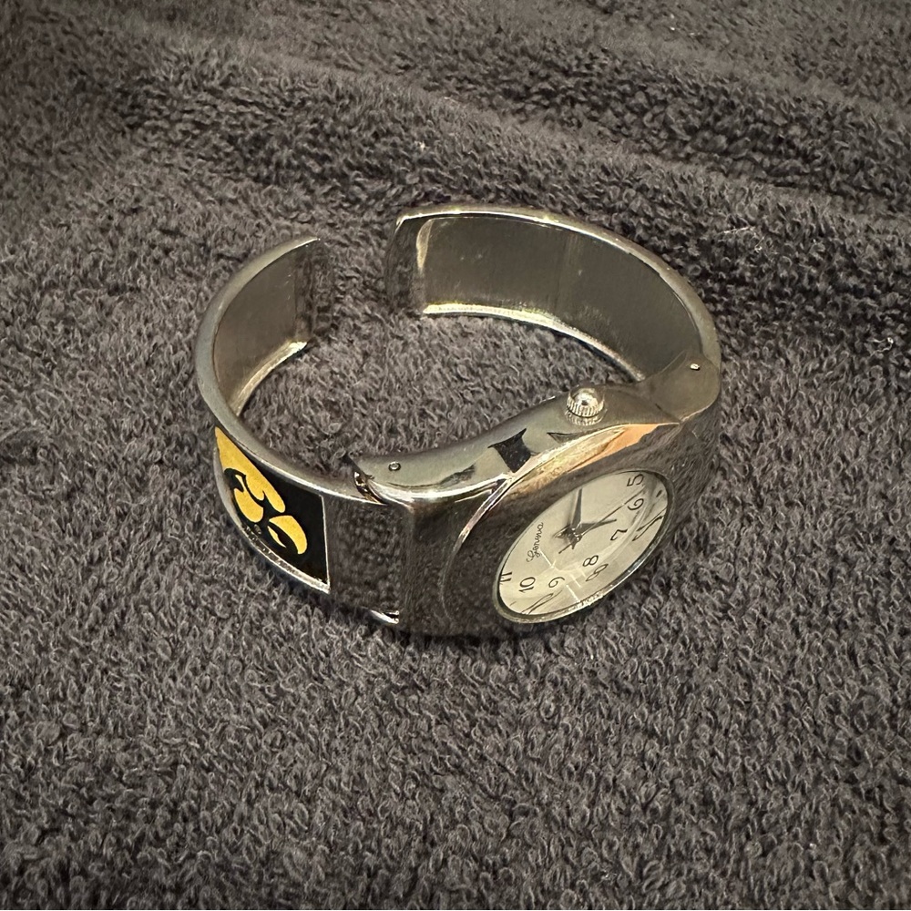 ^ Geneva Iowa Hawkeyes Open Cuff Watch (needs battery)